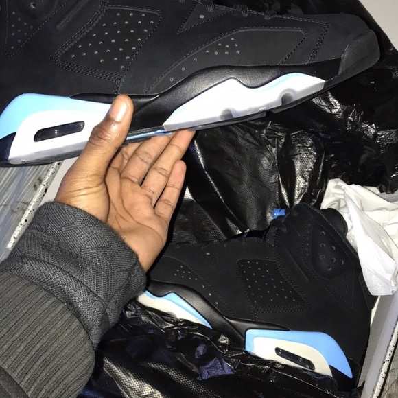 Jordan Retro UNC 6’s - Picture 2 of 4